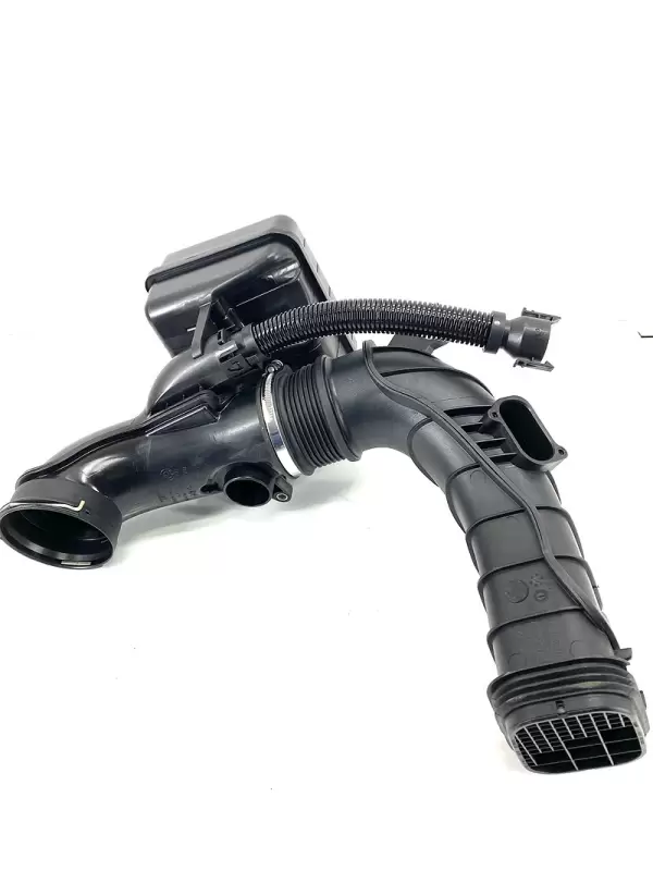 BMW F10 5.25xd Temiz Hava Borusu 13718509816 (Yeni Orjinal)