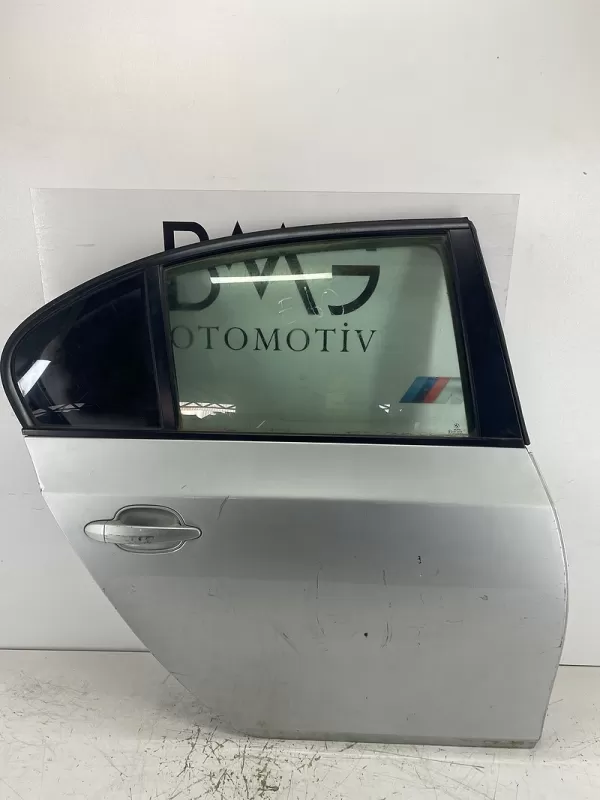 BMW E60 Sağ Arka Kapı 41527202342 (Gri)
