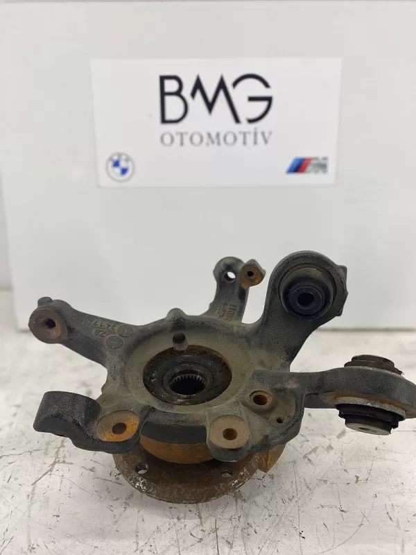 BMW E90 Sağ Arka Taşıyıcı 33326774810 ( Orjinal)