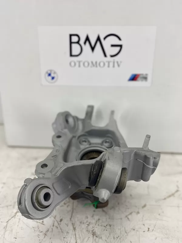 BMW G20 Sağ Arka Taşıyıcı 33306878622 ( Orjinal)