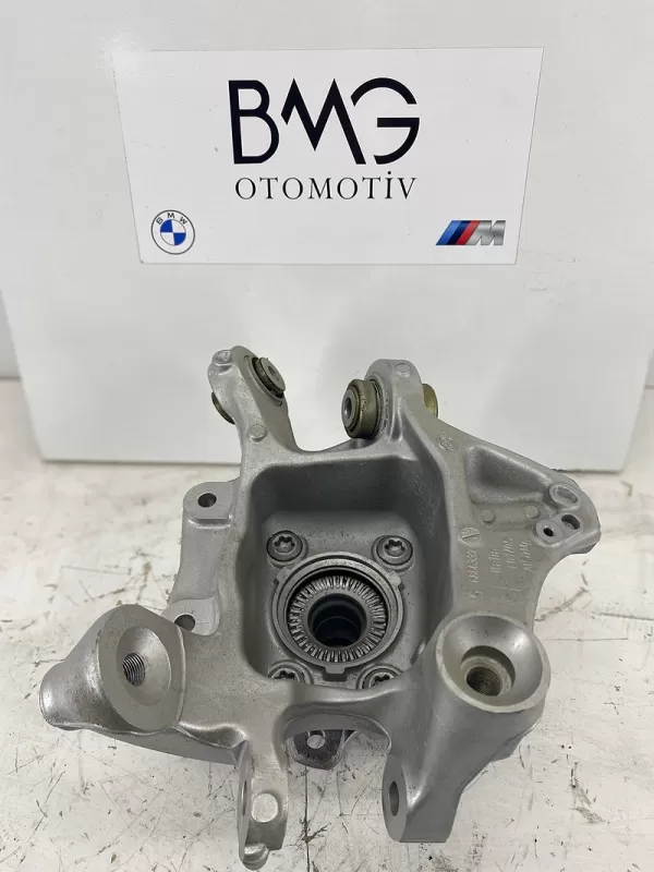 BMW G30 Sağ Arka Taşıyıcı 33306866336 ( Orjinal)