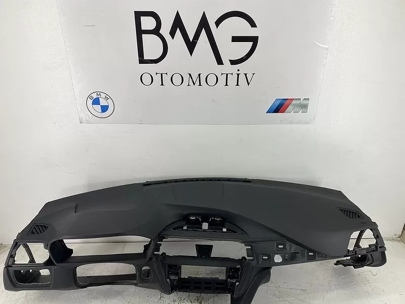 BMW F30 Lci Göğüs 51456063189 (Siyah)
