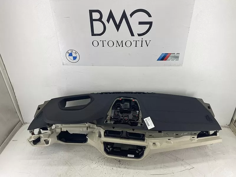 BMW G30 Torpido 51459868813 |G30 Head-Up Dikişli Torpido (Beyaz)