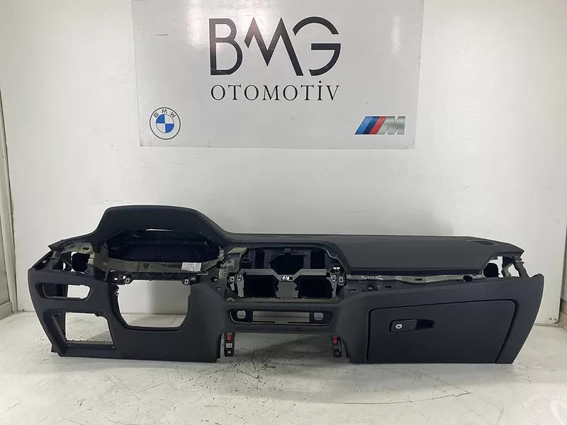 BMW G20 Torpido 51458745882 | G20 Head-Up Dikişli Torpido (Siyah)