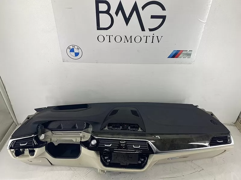 BMW M5 F90 Torpido 51458074916 |F90 Head-Up Dikişli Torpido (Bej)