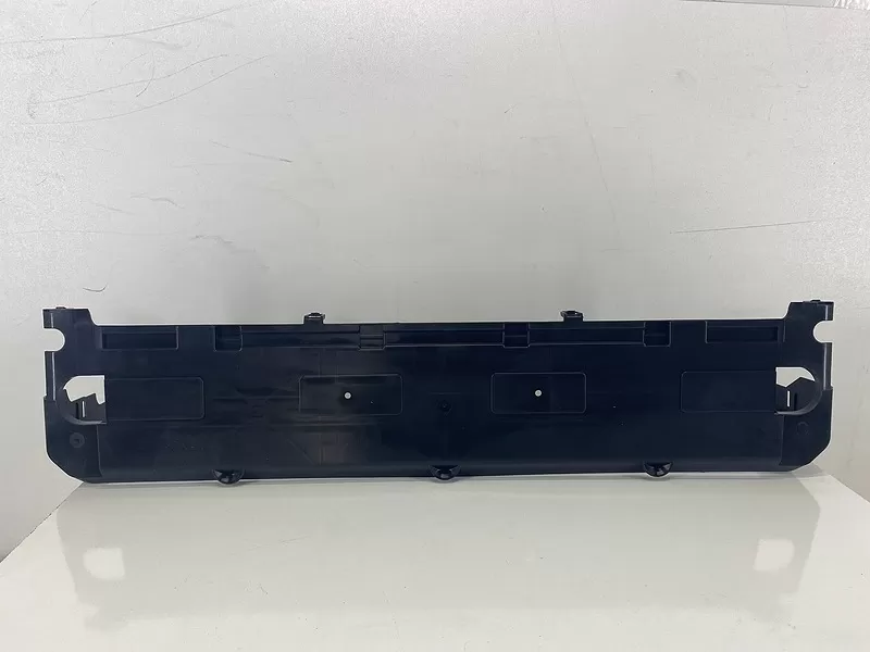 BMW G30 Radyatör Kasası Alt Kapak 17118632118 (Benzinli)