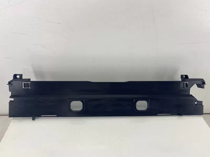 BMW F07 Radyatör Kasası Üst Kapak 17117645650 (Benzinli)
