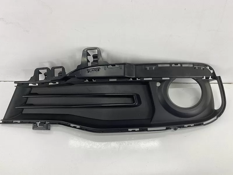 BMW F30 Lci Ön Tampon Sol Sis Izgarası 51117396857 (Basis)