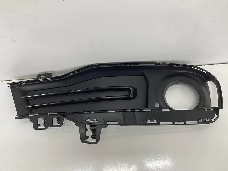 BMW F30 Lci Ön Tampon Sağ Sis Izgarası 51117396858 (Basis)