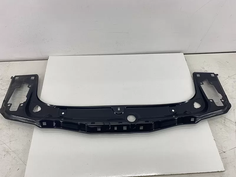 BMW F33 Ön Panel Üst Sac 51647245786 (Yeni)