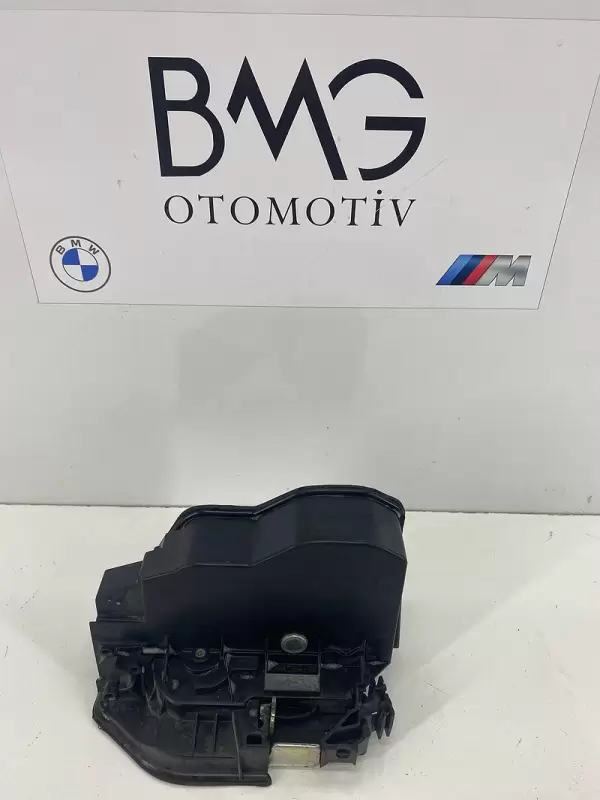 BMW F22 Lci Sağ Ön Kapı Kilidi 51217229458 ( Orijinal)