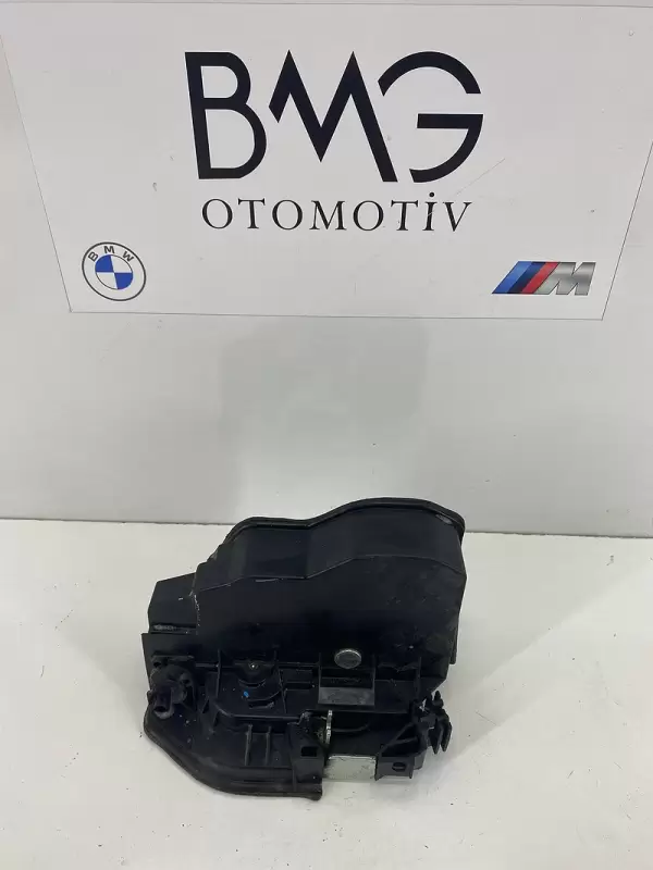 BMW F22 Lci Sağ Arka Kapı Kilidi 51227202148 ( Orijinal)