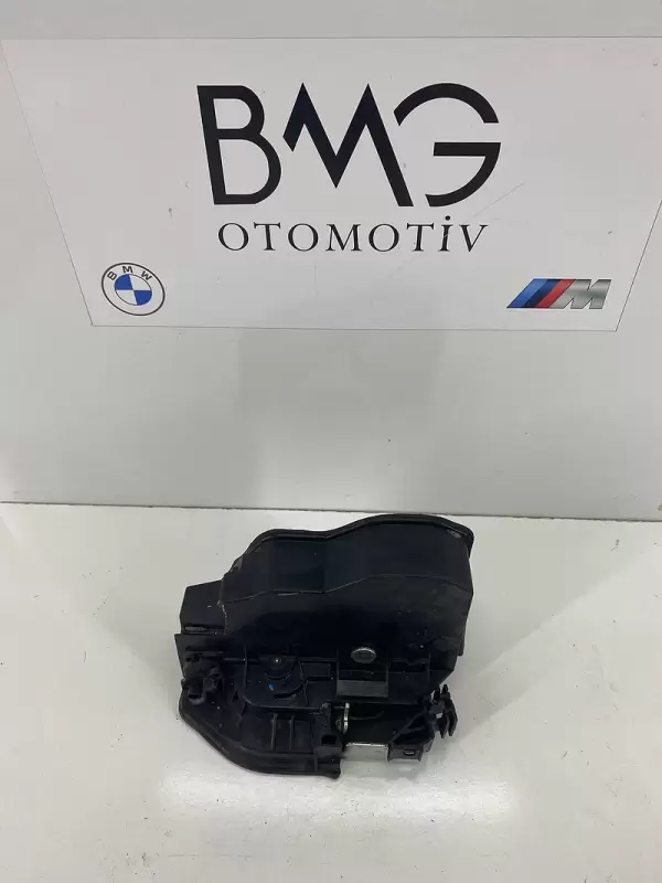 BMW F22 Sağ Arka Kapı Kilidi 51227202148 ( Orijinal)