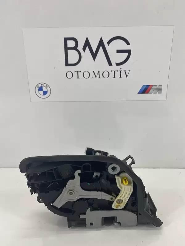 BMW G32 Sağ Ön Kapı Kilidi 51217477710 ( Orijinal)