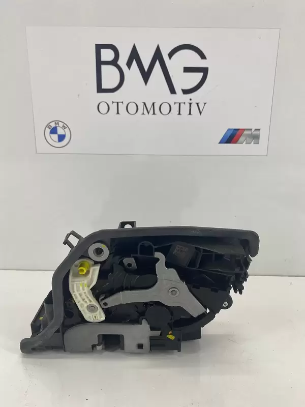 BMW F46 Sol Arka Kapı Kilidi 51227281939 ( Orijinal)