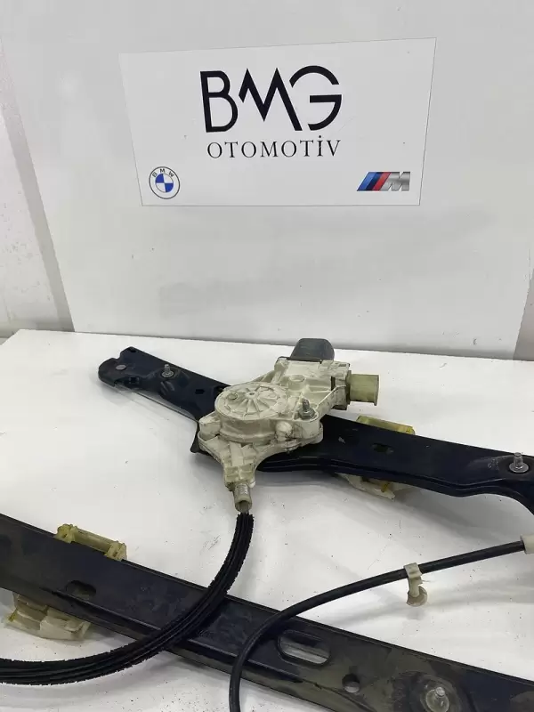 BMW E90 Sağ Ön Cam Kirkosu 51337140588 ( Orijial)