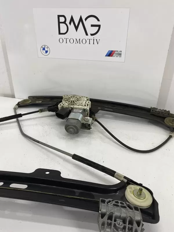 BMW E60 Sağ Ön Cam Kirkosu 51337184384 ( Orijinal)