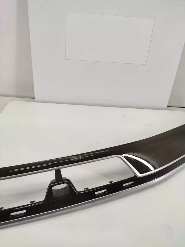 BMW G11 Ahşap Desenli Orta Trim