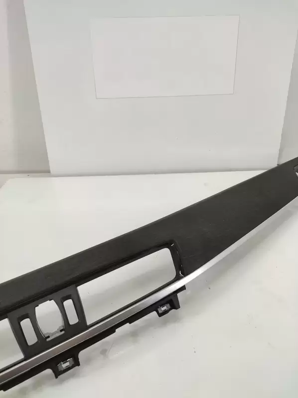 BMW X2 F39 Ahşap Desenli Orta Trim