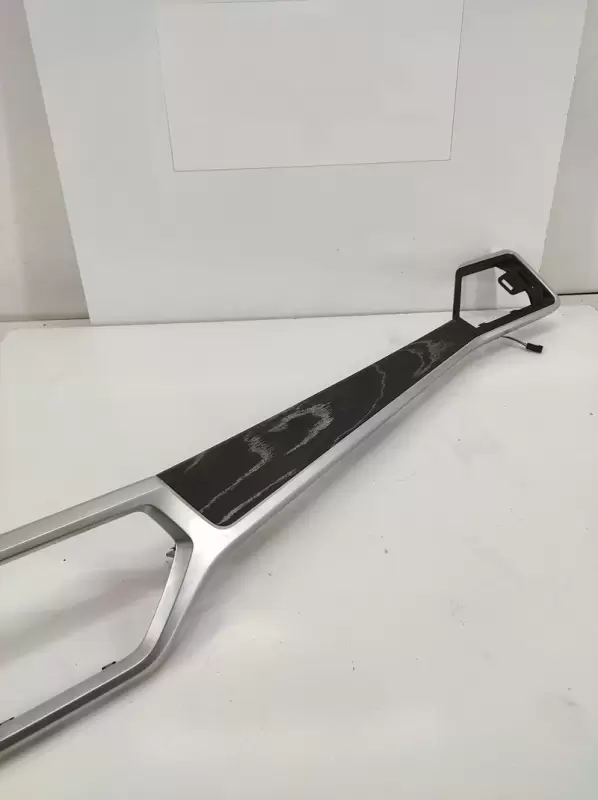 BMW G20 Gümüş Orta Trim