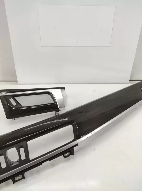 BMW X1 F48 Koyu Ahşap Desenli Trim Seti