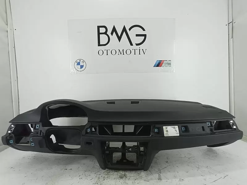 BMW E90 Lci Göğüs 51457155768 - Ekransız, Bardaklıksız Göğüs (Siyah)