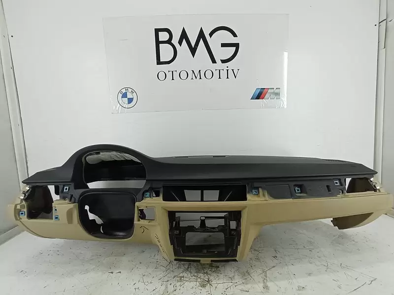 BMW E90 Lci Göğüs 51457155769 - Ekransız, Bardaklıksız Göğüs (Bej)