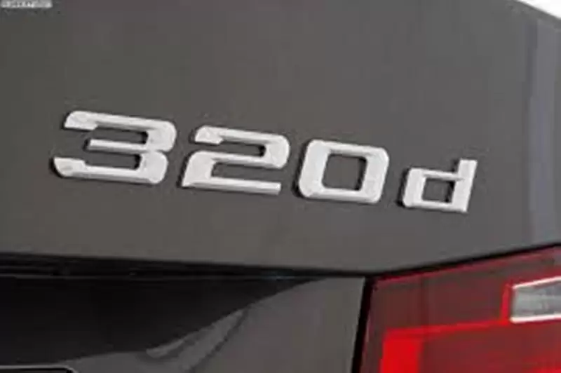 BMW 320d Bagaj Yazısı