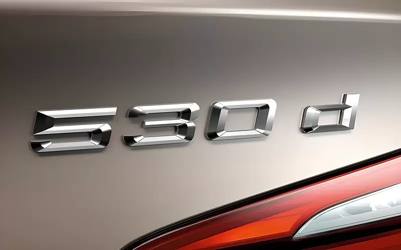 BMW 530d Bagaj Yazısı