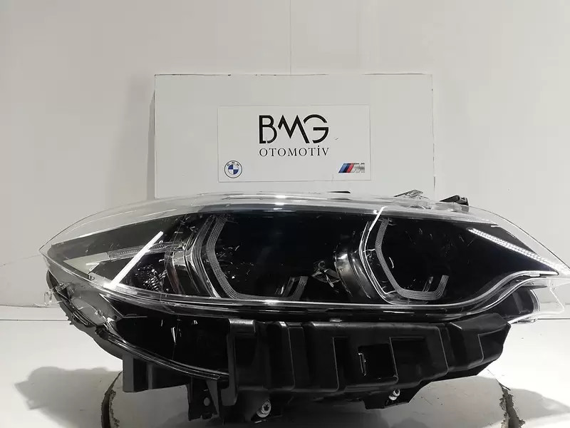 BMW F22 Sağ Far