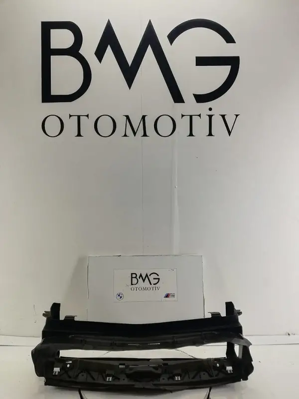 BMW F32 F33 F36 ÖN PANEL ALT MASKE BAKALİTİ 51747290610