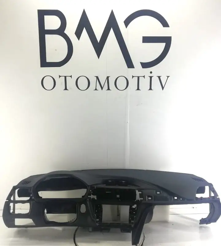 BMW F30 DİKİŞLİ SİYAH GÖĞÜS