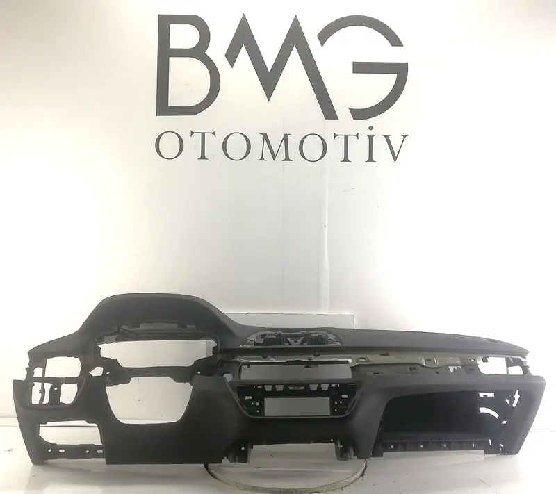 BMW G30 DİKİŞLİ SİYAH GÖĞÜS