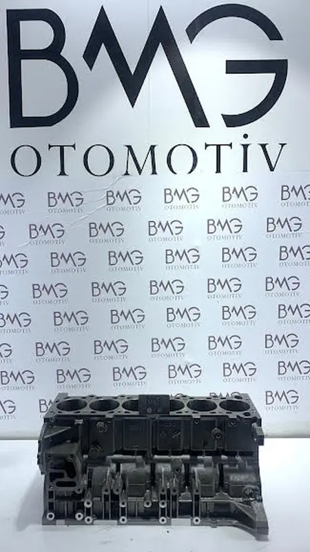 BMW M52 M52B28 MOTOR BLOK