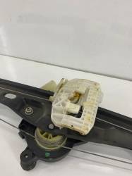 BMW F30 Sağ Arka Cam Kirkosu 51337281888 ( Orijinal)