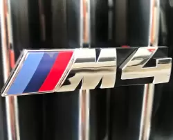 BMW Ön Panjur Logosu (M4)